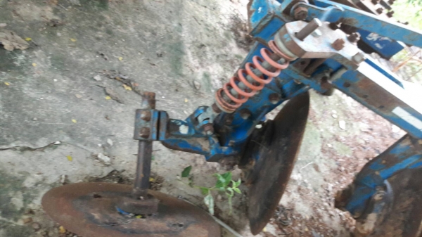 ผาลสามทีทีใส่รถไถฟอร์ด