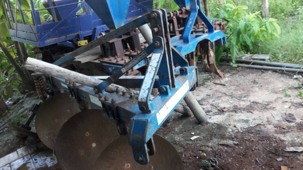 ผาลสามทีทีใส่รถไถฟอร์ด