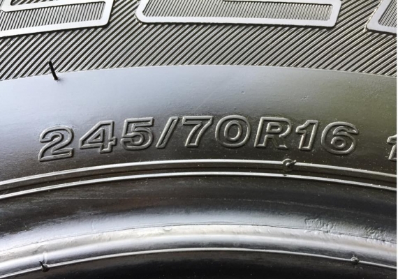 ยาง Bridgestone 245 70 16 ปี16 รอบนี้มา 4ชุด ดอกเต็ม ราคาไม่แพง