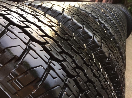 ยาง Bridgestone 245 70 16 ปี16 รอบนี้มา 4ชุด ดอกเต็ม ราคาไม่แพง