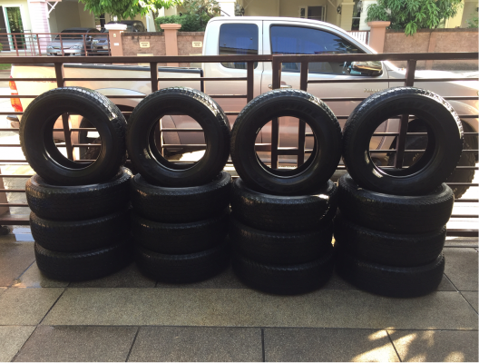ยาง Bridgestone 245 70 16 ปี16 รอบนี้มา 4ชุด ดอกเต็ม ราคาไม่แพง