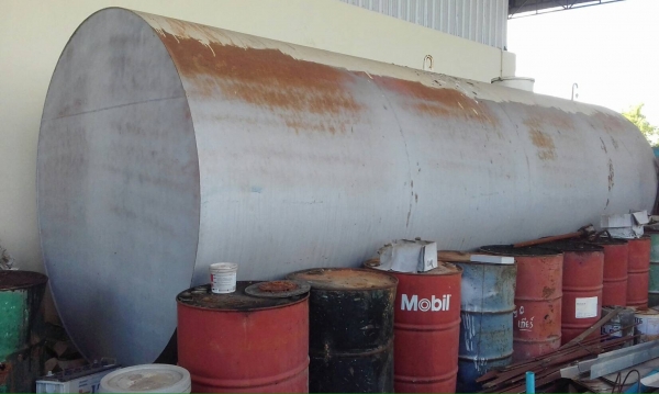 ขายถังน้ำมันถังลอย ยาว 6.00เมตรกวัาง 2.20 เมตร 88,000บาท