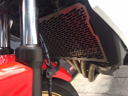 ขาย HONDA CB650F สีขาว ปี 2015 มือ 2 ราคาเบาๆ วิ่งน้อย ของแต่งเต็ม ขาย HONDA CB650F สีขาว ปี 2015 มือ 2 ราคาเบาๆ วิ่งน้อย ของแต่งเต็ม