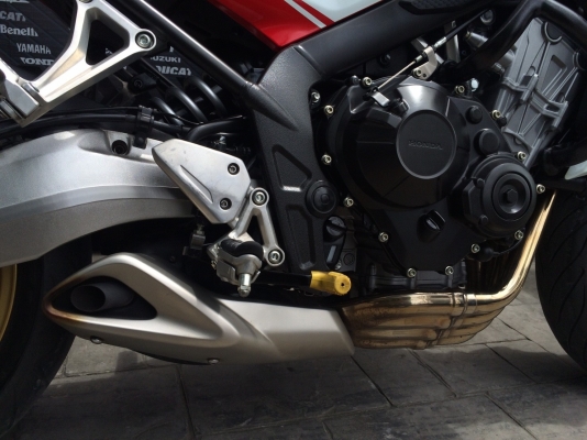 ขาย HONDA CB650F สีขาว ปี 2015 มือ 2 ราคาเบาๆ วิ่งน้อย ของแต่งเต็ม