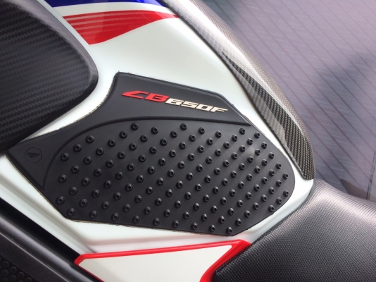 ขาย HONDA CB650F สีขาว ปี 2015 มือ 2 ราคาเบาๆ วิ่งน้อย ของแต่งเต็ม ขาย HONDA CB650F สีขาว ปี 2015 มือ 2 ราคาเบาๆ วิ่งน้อย ของแต่งเต็ม