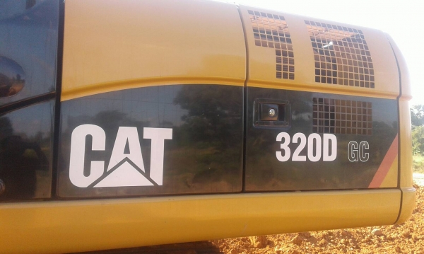 ขายรถแบคโฮ CAT 320 D GC เอกสารเล่มทะเบียน 2596 ชม.ราคา 2150000