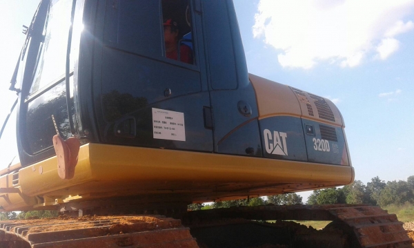 ขายรถแบคโฮ CAT 320 D GC เอกสารเล่มทะเบียน 2596 ชม.ราคา 2150000