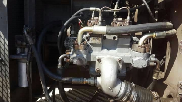 รถแบคโฮ HITACHI EX200-5