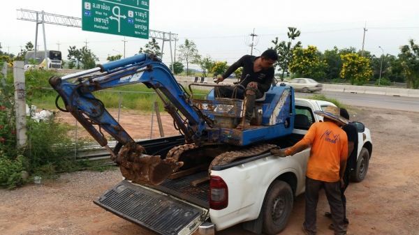 ขึ้นรถกระบะได้ครับ ขนย้ายสะดวก รถขุด แบคโฮ KOBELCO SK014 มีลายหัวเจาะ กระแทกพร้อม เก่าญี่ปุ่น ขึ้นรถกระบะได้ครับ ขนย้ายสะดวก รถขุด แบคโฮ KOBELCO SK014 มีลายหัวเจาะ กระแทกพร้อม เก่าญี่ปุ่น