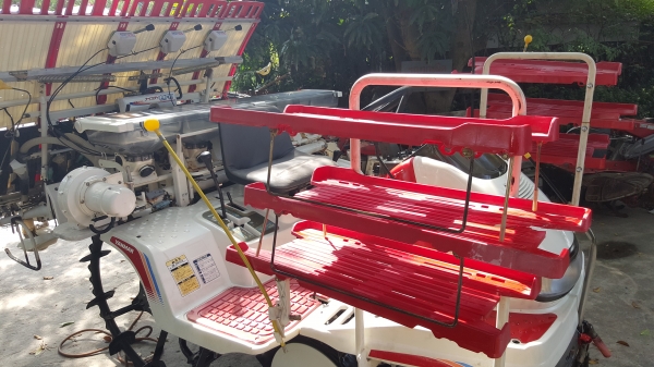 รถดำนา 5 แถว ระบบไฟฟ้า รถดำนา 5 แถว ระบบไฟฟ้า