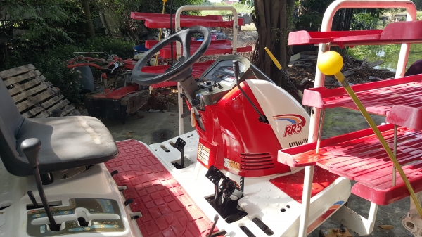 รถดำนา 5 แถว ระบบไฟฟ้า รถดำนา 5 แถว ระบบไฟฟ้า