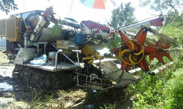 ขายรถเกี่ยวข้าว ส.ทวีการช่าง อุ้ม2.5ตัน เครื่อง195เทอร์โบ ช่วงล่าง22 สภาพพร้อมใช้งาน ตอนนี้รถลงทำงานแล้ว ราคา350,000 สนใจโทร 090-8588220คุณนะ 093-3258446คุณบิว หรือเข้าดูสินค้าอื่นๆได้ที่ www.narong2truck.com หรือ www.truck.in.th/498 หรือเพจFacebook ณรงค์