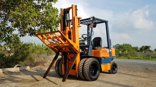 ขายด่วนรถยกTOYOTA 5FG20ยก2ตันเสาสูง3เมตรงากะดกได้ยางหน้าคู้รถนอกเพิ่งนำเข้ามายังไม่เคยใช้งานในเมืองไทยเลย