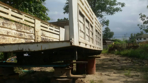 กระบะดั้มสิบล้อ