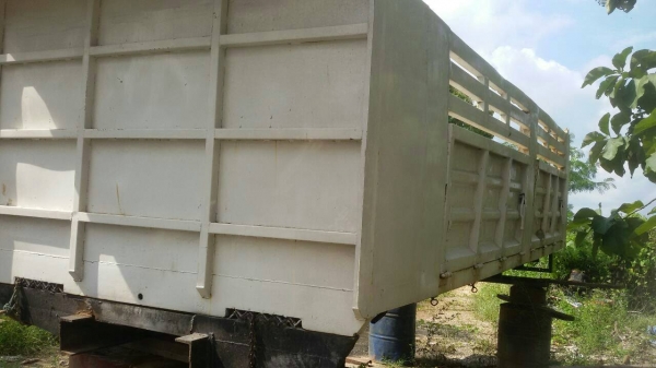 กระบะดั้มสิบล้อ