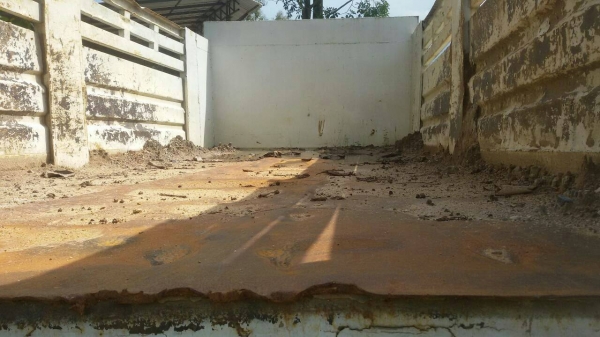 กระบะดั้มสิบล้อ