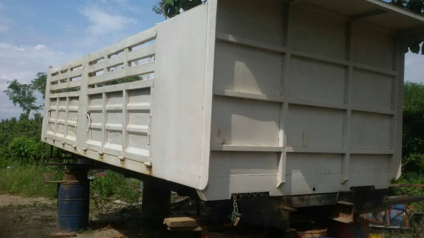 กระบะดั้มสิบล้อ