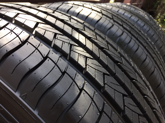 ยาง FARROAD 265 60 18 กลางปี16 ดอกป้ายแดง ตุ่มหน้ายางอยู่ครบ ราคาไม่แพง