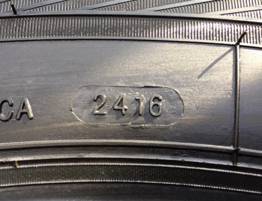 ยาง FARROAD 265 60 18 กลางปี16 ดอกป้ายแดง ตุ่มหน้ายางอยู่ครบ ราคาไม่แพง