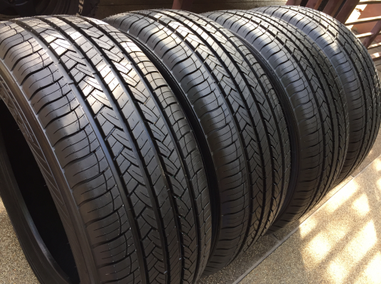 ยาง FARROAD 265 60 18 กลางปี16 ดอกป้ายแดง ตุ่มหน้ายางอยู่ครบ ราคาไม่แพง