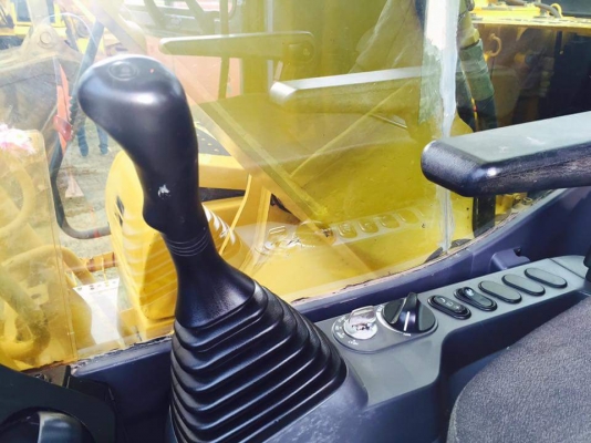 ขาย 1,680,000 KOMATSU pc 160-8 LC รถใช้งานน้อย 5,022 ชม. เอกสารใบแจ้งจำหน่าย เครื่อง ปั๊ม ดี ช่วงล่างเต็ม แอร์เย็นเพลงเพาะ รถอยู่ ปทุมธานี 090-772-3710 000-772-3708
