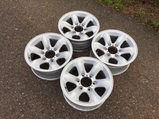 ขายล้อแม็ก ISUZU แท้ ขอบ 16 (ลายเล็บเหยี่ยว) 4 วง ราคา 10,500บาท ราคาลดได้นิดหน่อย