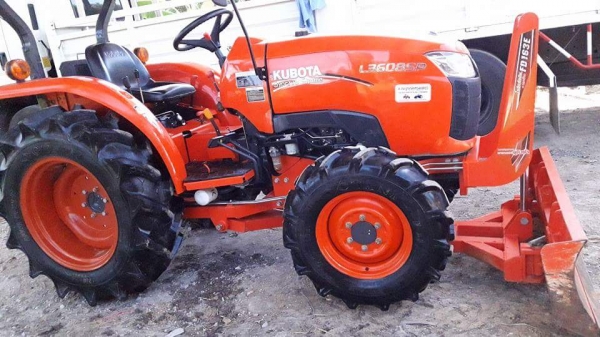 ขายรถไถคูโบต้า  KUBOTA   L 3608SP พร้อมชุดใบมีดดันหน้าคานล่าง  ผาน 6X22