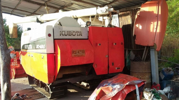 รถเกี่ยวข้าวคูโบต้า DC 68g นิ้วสปริง ปี 54 สภาพพร้อมใช้ครับ รถเกี่ยวข้าวคูโบต้า DC 68g นิ้วสปริง ปี 54 สภาพพร้อมใช้ครับ