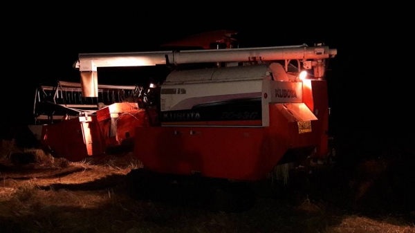 รถเกี่ยวข้าวคูโบต้า DC 68g นิ้วสปริง ปี 54 สภาพพร้อมใช้ครับ รถเกี่ยวข้าวคูโบต้า DC 68g นิ้วสปริง ปี 54 สภาพพร้อมใช้ครับ