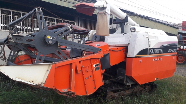 รถเกี่ยวข้าวคูโบต้า DC 68g นิ้วสปริง ปี 54 สภาพพร้อมใช้ครับ รถเกี่ยวข้าวคูโบต้า DC 68g นิ้วสปริง ปี 54 สภาพพร้อมใช้ครับ