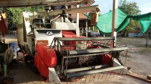 รถเกี่ยวข้าวคูโบต้า DC 68g นิ้วสปริง ปี 54 สภาพพร้อมใช้ครับ รถเกี่ยวข้าวคูโบต้า DC 68g นิ้วสปริง ปี 54 สภาพพร้อมใช้ครับ