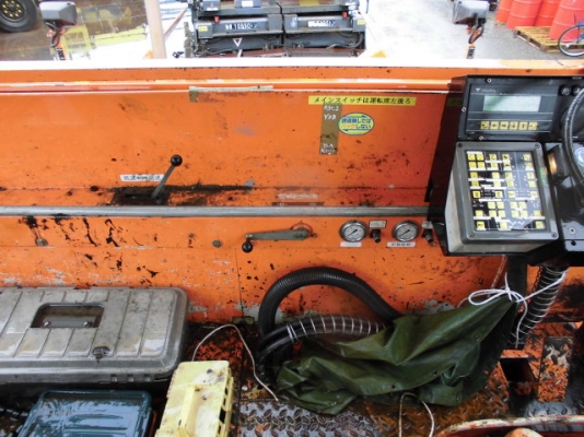 รถปูยาง Demag / Dynapac รุ่น DF115P ปี 2005 เครื่อง DEUTZ หม้อน้ำ นำเข้าจากญี่ปุ่น ถึงไทยเร็ว ๆ นี้ครับ รถปูยาง Demag / Dynapac รุ่น DF115P ปี 2005 เครื่อง DEUTZ หม้อน้ำ นำเข้าจากญี่ปุ่น ถึงไทยเร็ว ๆ นี้ครับ