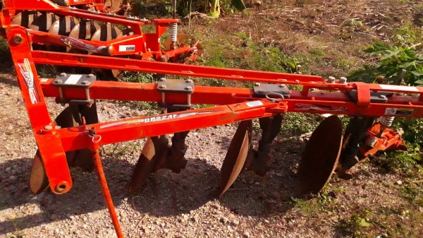 KUBOTA  L 4708 SP (4WD)  2 เพลา   สภาพใหม่สวยๆ   ชั่วโมงใช้   งานน้อย  สีเดิมทั้งคัน  พร้อมชุดใบมีดดันหน้า  ผาน4