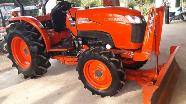 KUBOTA  L 4708 SP (4WD)  2 เพลา   สภาพใหม่สวยๆ   ชั่วโมงใช้   งานน้อย  สีเดิมทั้งคัน  พร้อมชุดใบมีดดันหน้า  ผาน4