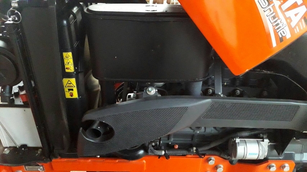 KUBOTA  L 4708 SP (4WD)  2 เพลา   สภาพใหม่สวยๆ   ชั่วโมงใช้   งานน้อย  สีเดิมทั้งคัน  พร้อมชุดใบมีดดันหน้า  ผาน4