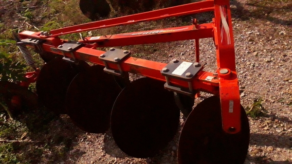 KUBOTA  L 4708 SP (4WD)  2 เพลา   สภาพใหม่สวยๆ   ชั่วโมงใช้   งานน้อย  สีเดิมทั้งคัน  พร้อมชุดใบมีดดันหน้า  ผาน4