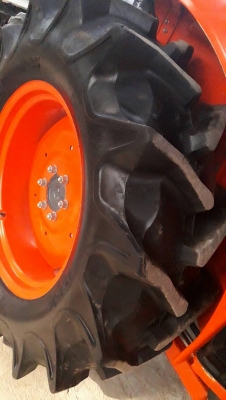 KUBOTA  L 4708 SP (4WD)  2 เพลา   สภาพใหม่สวยๆ   ชั่วโมงใช้   งานน้อย  สีเดิมทั้งคัน  พร้อมชุดใบมีดดันหน้า  ผาน4