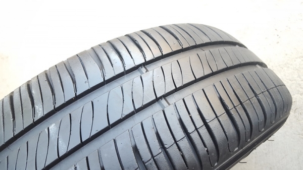 ขายล้อHonda Jazz hybrid 15 ยางปี14  4 ล้อ