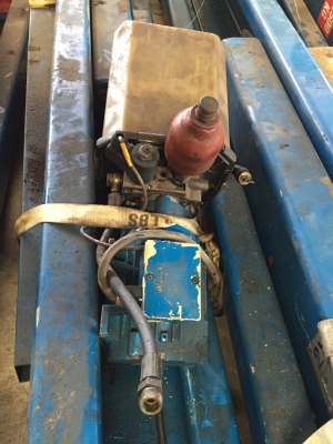 ฮ้อยยกรถ ลิฟท์ยกรถยี่ห้อ Stertil 2.5ตัน สูง3เมตร ครบชุด ของholland ฮ้อยยกรถ ลิฟท์ยกรถยี่ห้อ Stertil 2.5ตัน สูง3เมตร ครบชุด ของholland