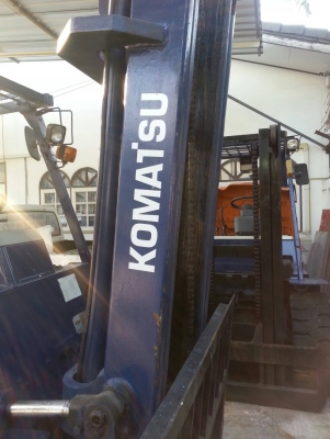 ขายโฟล์คลิฟท์4ตัน Komatsu 350000 tel 0852130808