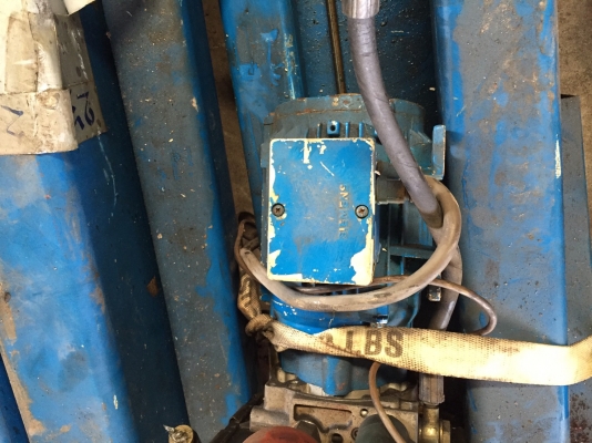 ฮ้อยยกรถ ลิฟท์ยกรถยี่ห้อ Stertil 2.5ตัน สูง3เมตร ครบชุด ของholland