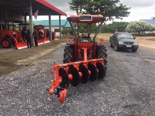 ขายรถไถคูโบต้า L3608 สภาพพร้อมสวย พร้อมใช้งานค่ะ ราคา 298,000 บาท เอกสารเล่มทะเบียนพร้อม พร้อมอุปกรณ์ใบมีดดันดินหน้าและผานพรวน สนใจโทร 081-9136451 , 099-0687668 ขอดูรูปเพิ่มเติมทาง line:bow6451 ค่ะ