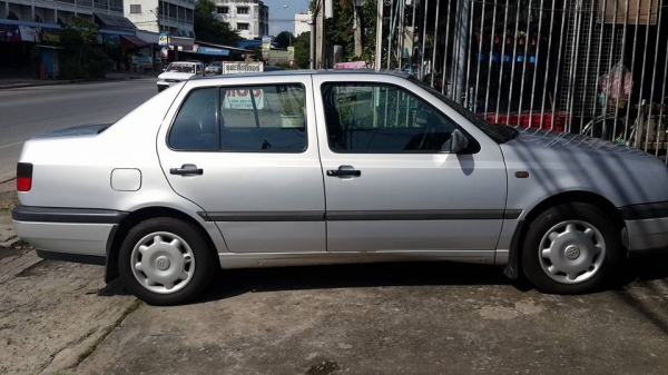 ขายรถบ้านเดิม สวยกริ๊บ VOLKSWAKEN VENTO 1.6 ปี 96