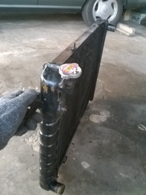 ขายหม้อน้ำ E30  ยกออกจากเครืองm20เกียรออโต้ สภาพok ราคา1300 โทร0924462525โส กทม