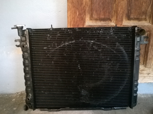 ขายหม้อน้ำ E30  ยกออกจากเครืองm20เกียรออโต้ สภาพok ราคา1300 โทร0924462525โส กทม