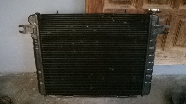 ขายหม้อน้ำ E30  ยกออกจากเครืองm20เกียรออโต้ สภาพok ราคา1300 โทร0924462525โส กทม