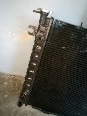 ขายหม้อน้ำ E30  ยกออกจากเครืองm20เกียรออโต้ สภาพok ราคา1300 โทร0924462525โส กทม