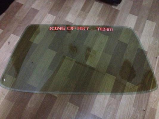 ขายกระจกบานหน้า e30 แท้ติดรถ สภาพokไม่แตกร้าวกระจกไม่เป็นเม็ด ราคา2000 โทร0924462525โส กทม