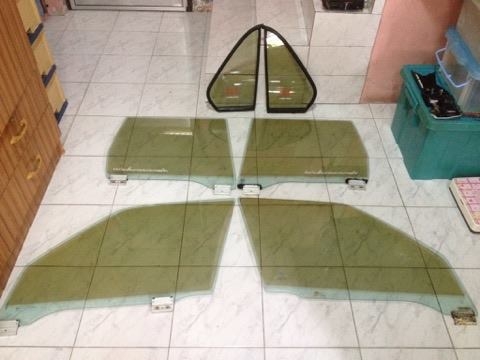 ขายกระจกe30แท้ติดรถ4ประตู บานละราคา900 โทร0924462525โส กทม