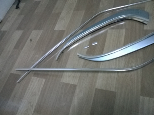 ขายชุดคิ้วกับพระจัน e30 4ประตู สภาพok ราคา900 โทร0924462525โส กทม